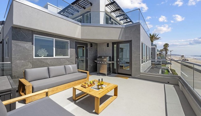 Oceanfront Designed for a Family Beach Vacation in San Diego