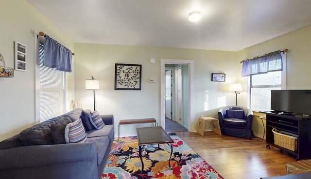 Dog-friendly waterfront home with full kitchen & WiFi - near the beach in Elk