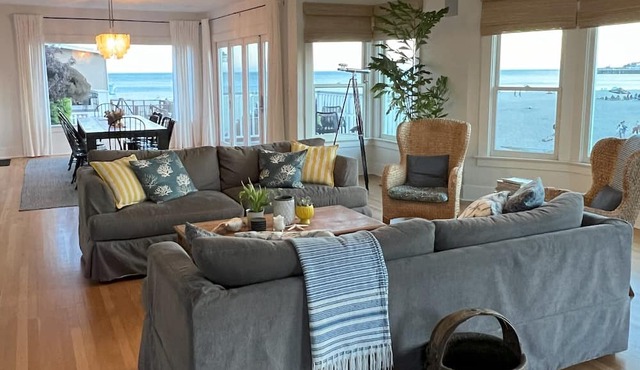 Vistamar on Seabright beach! Remodeled kitchen, hot tub, views, decks. in Santa Cruz