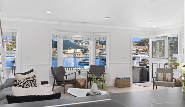 Balboa Island Bayfront Beach House with A Share Private Dock ! in Newport Beach
