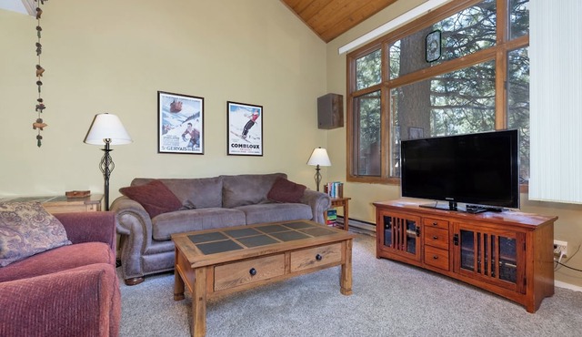 Woodlands 2 Bedroom & Loft Townhouse In A Beautiful Wooded Complex
