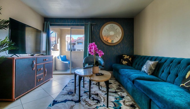 Modern condo overlooking the Strip 3