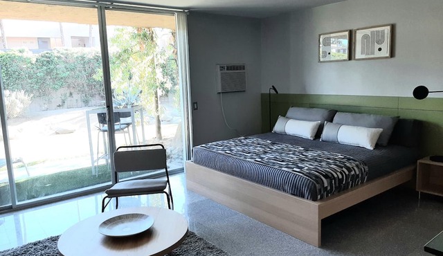 Newly Renovated Studio-Modern Life Style - Few Blocks From El Paseo