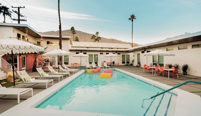 Deluxe Queen Studio, Boutique Stay + Pool | Wesley