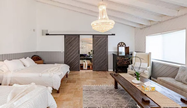 Hillside Hideaway - Private Woodland Hills Canyon Guest Suite with Views