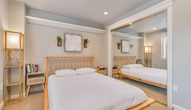 Large 6 Bedroom DT SJ Getaway with Huge Backyard and 2 car garage. Fast Wifi