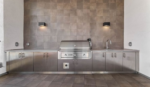 Unique 1-Bedroom DTLA Escape with City Views