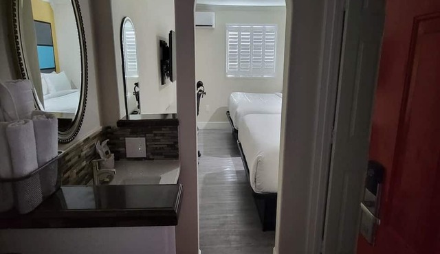 King Bed|Smk| Jetted Tub