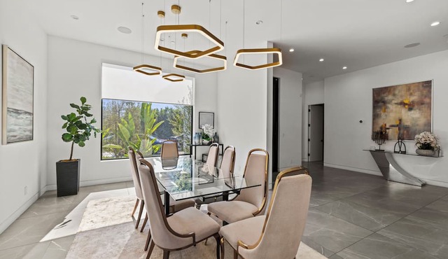 Spacious 7-bedroom house with AC in tranquil Los Angeles