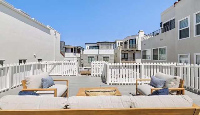 2 Bedroom 1 Block From the Sand Manhattan Beach