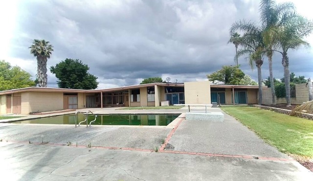 Perfect 4 bedroom spacious country house w/pool in charming Woodland countryside