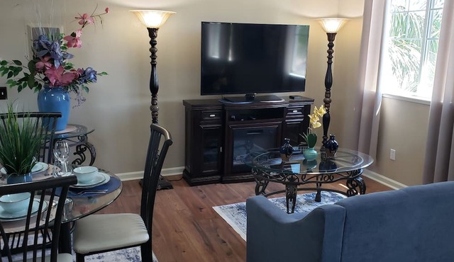 Elegant Studio Apt. House Near Emanuel Hospital