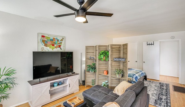 1 Mi to Ocean! Executive-Style Oasis in Long Beach
