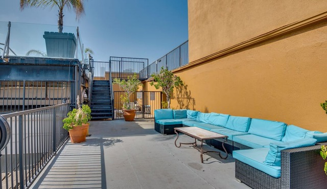 Rooftop Pool & City Views! Long-Term Dtwn LA Stay