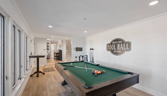 Hidden Oaks Farmhouse by AvantStay | Hot Tub, Deck