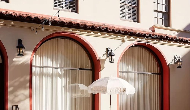 Classic Room at Pasadena Hotel & Pool! Pets Allowed, Pool Onsite!