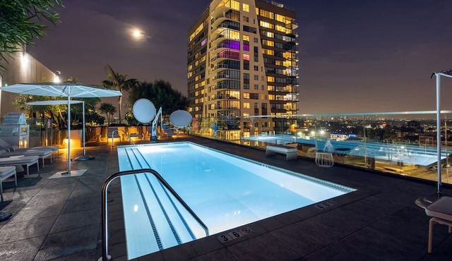 Hollywood Retreat with Pool & Pet-Friendly Near Iconic Sights