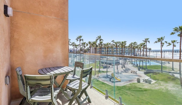 Penthouse Beach Escape! Great View. Gated Parking. WiFI. Heated Pool. Sleeps 6 in Imperial Beach