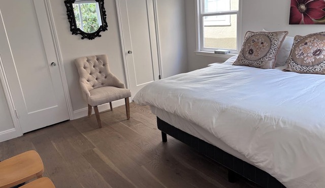 3-bedroom 2-bathroom Spanish Bungalow house in Burlingame with WiFi and AC.