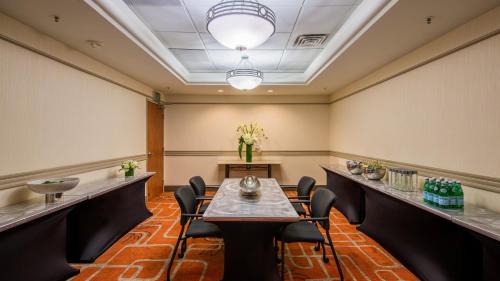 Holiday Inn San Francisco - Golden Gateway newly renovated with No Resort Fee