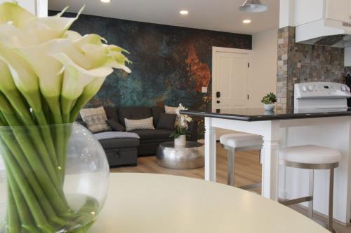 Beachside 2BR Condo, 2 King Beds , Near Disney