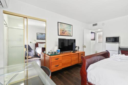 Charming Queen BR1Bath 2PPL/Private Suite - Holiday Home