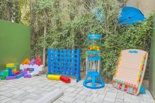 J - Lovely 3BR Family Home by Universal with Private Parking, Patio, Grill & Games - Major international sporting event SoFi
