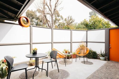 Chic Mid Century Modern Retreat South Pasadena