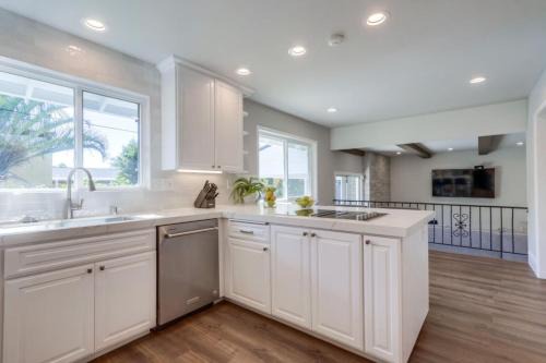 Gorgeous Upgraded 5 Bedroom & 3 Bath Home with pool