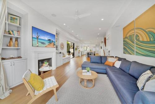 Coastal Paradise . Steps to the beach . Pool . Hot Tub