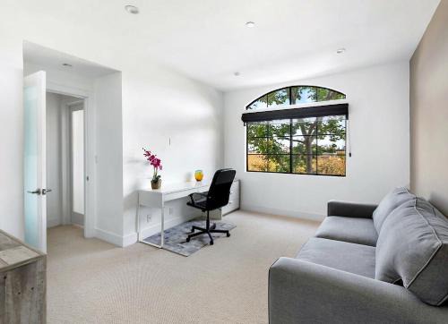 One Bedroom Condo with Panoramic City Views