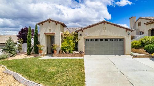 Modern Home Prime Location Loaded With Extras