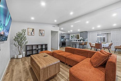 206 Modern spacious retreat with 4B 4ba full amenities