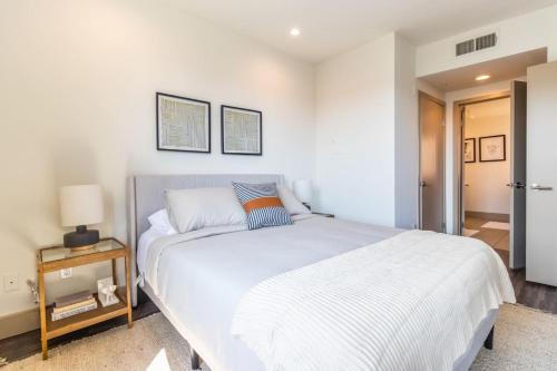 Trendy 2BD 2BTH Apt steps from Downtown Santa Monica!