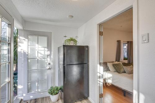 Los Angeles Apartment w/Patio, 4 Mi to Downtown!