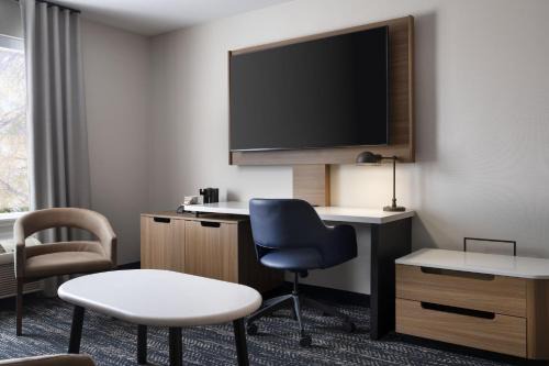 Fairfield by Marriott Inn & Suites Fresno Riverpark
