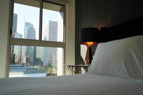 Downtown LA - Mamba Suite - Free Indoor Parking!