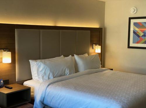 Holiday Inn Express & Suites Chatsworth by IHG