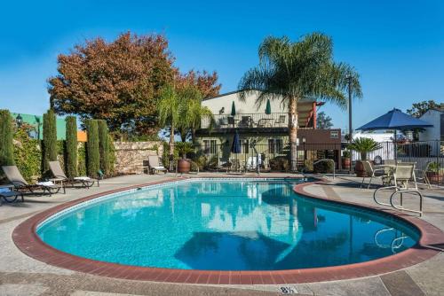 Days Inn & Suites by Wyndham Lodi