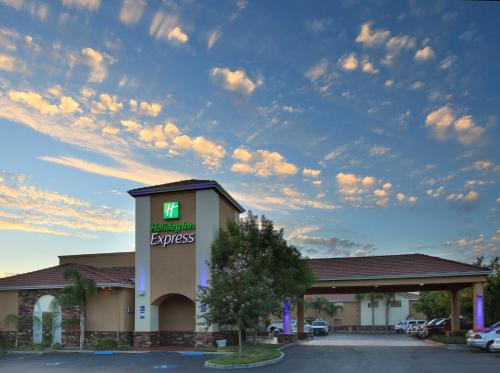 Holiday Inn Express Oakdale Ihg Hotel 