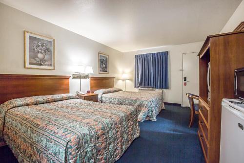 Econo Lodge Inn China Naval Station 